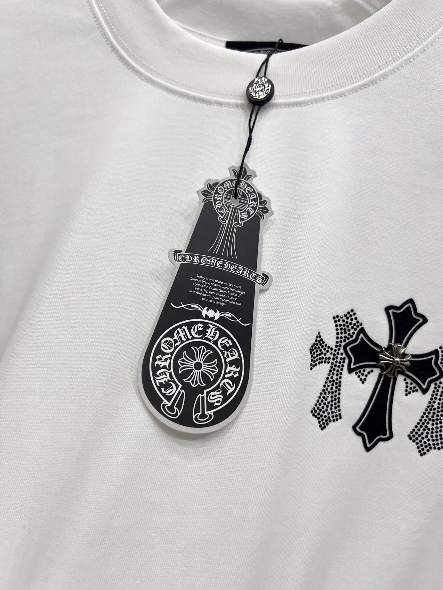🅿️190 CH Crow 2025 Autumn and Winter New Short-sleeved T-shirt Cross leather craft Customized hardware metal + Middle Eastern Australian diamond design craft The real thing is great🔥Same style for men and women, loose version Size S M L XL XXL Five sizes Black White Angora Red